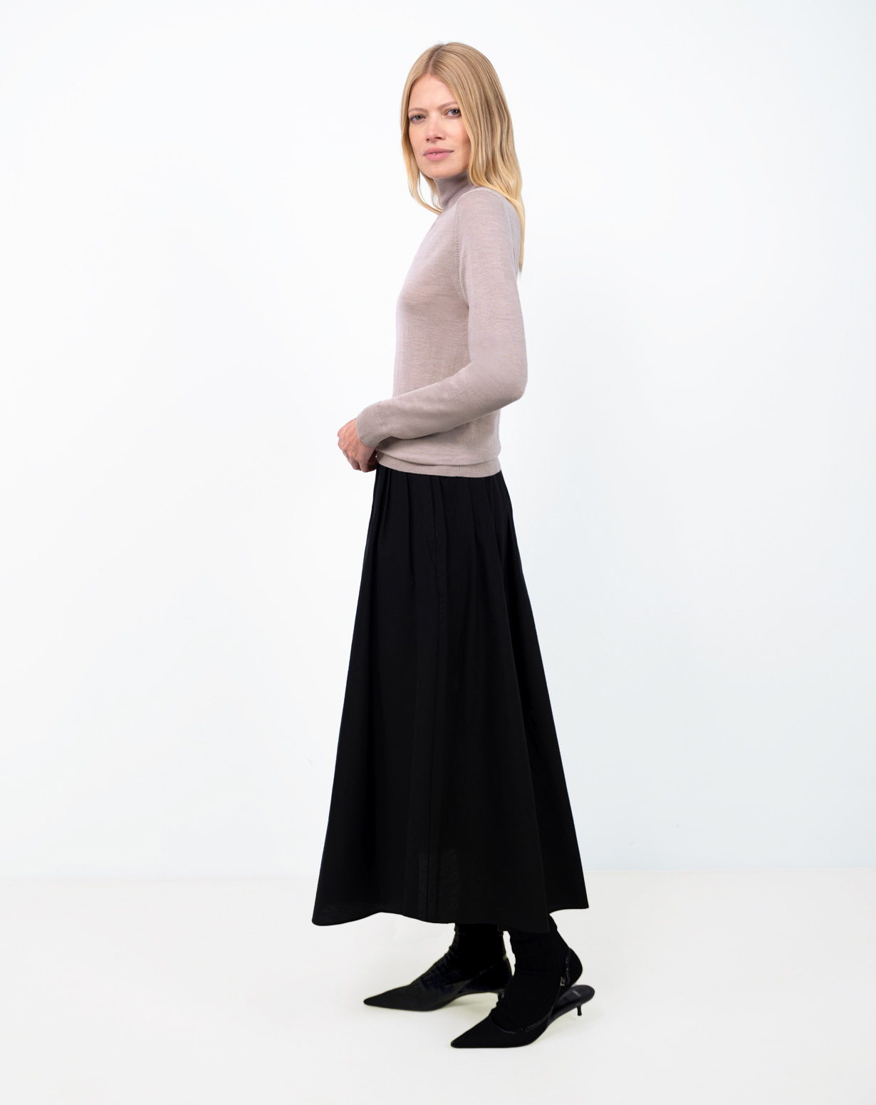 Women's Ultra-Fine Merino Turtleneck | MaisonCashmere